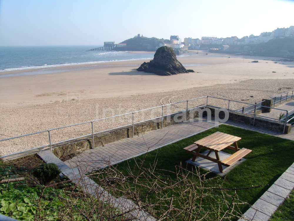 Interclamp tube clamp handrail running alongside a promenade, ensuring safety for walkers with breathtaking ocean vistas.